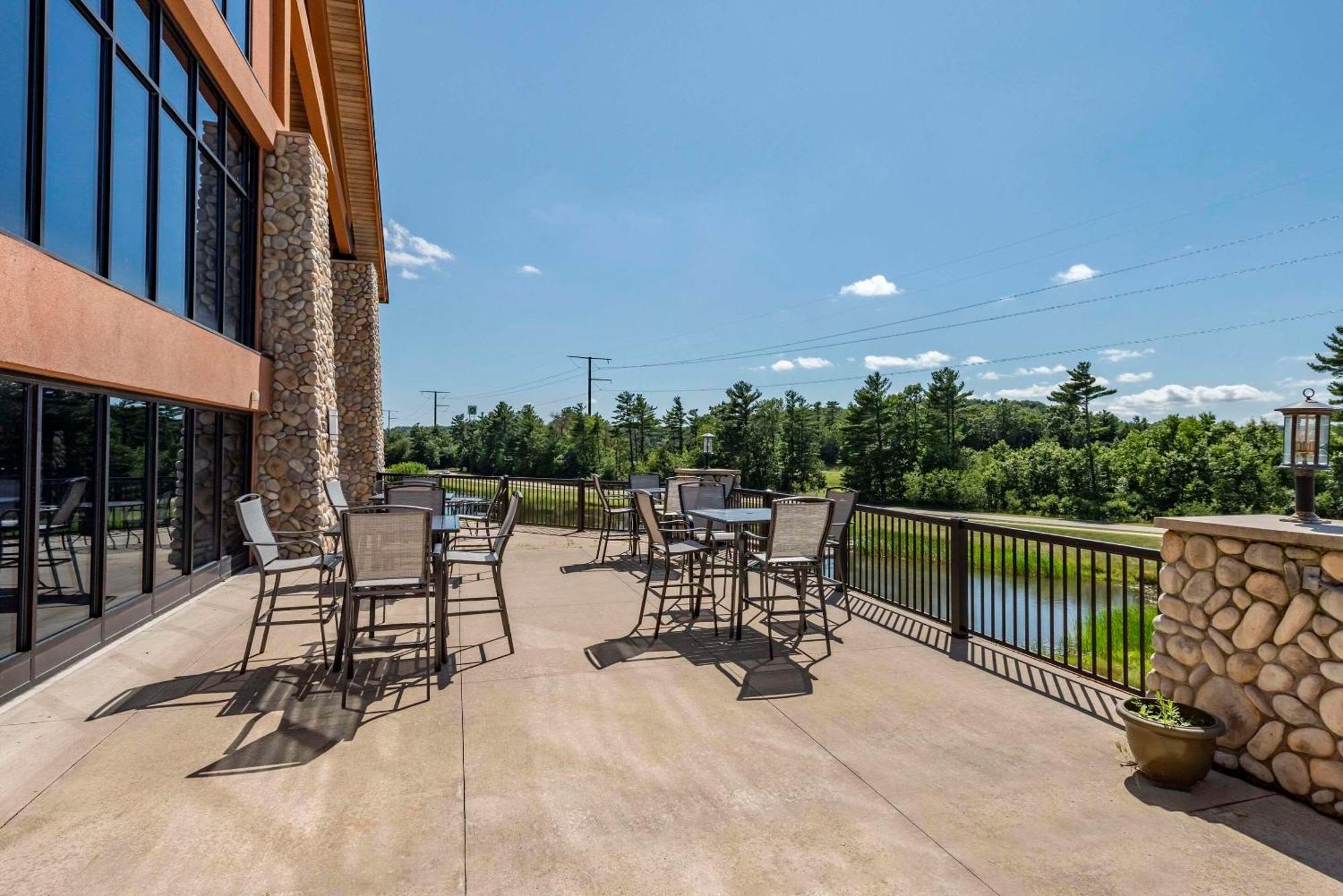 Three Bears Resort Waterpark Near Tomah Ascend Collection Warrens Exterior foto