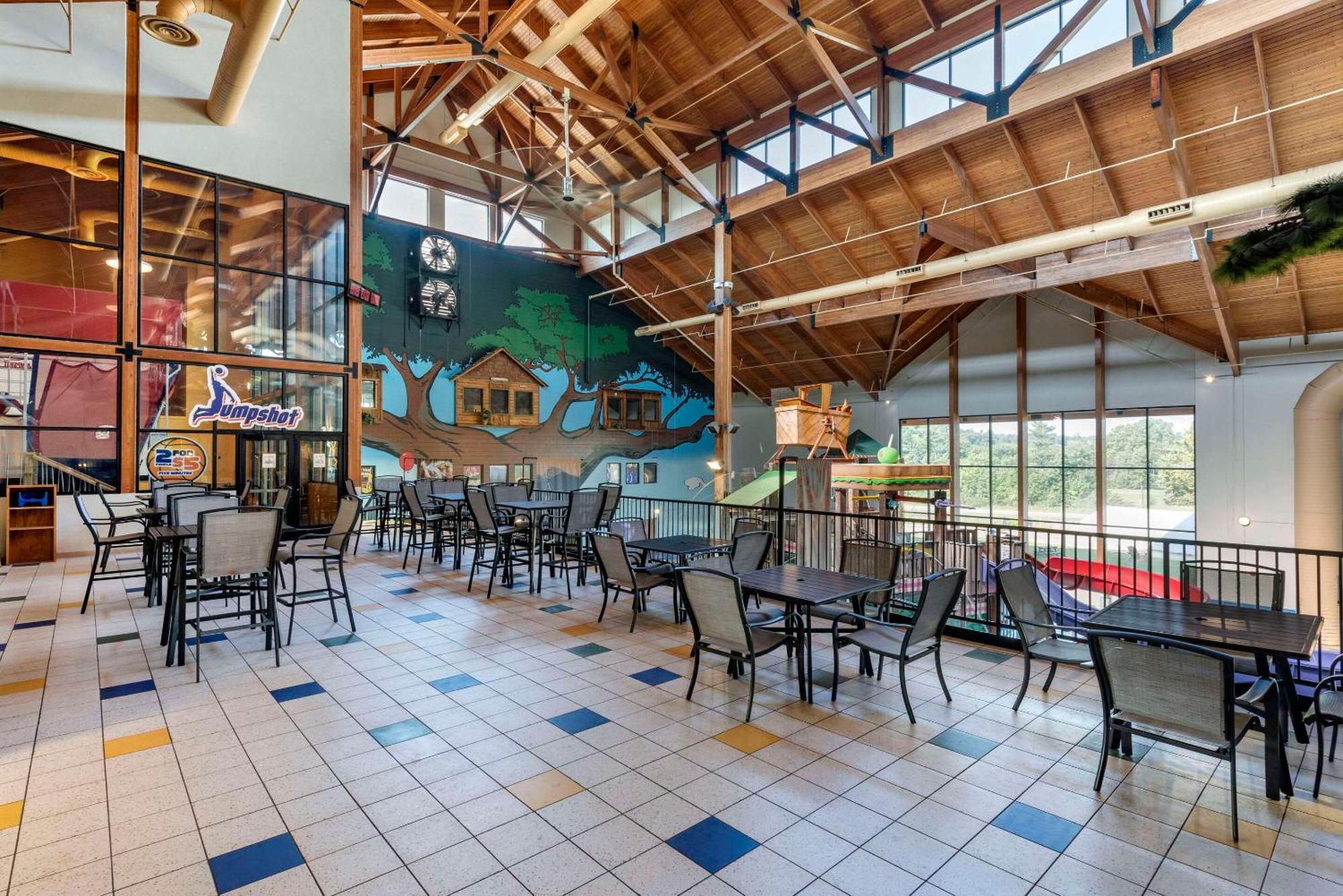 Three Bears Resort Waterpark Near Tomah Ascend Collection Warrens Exterior foto