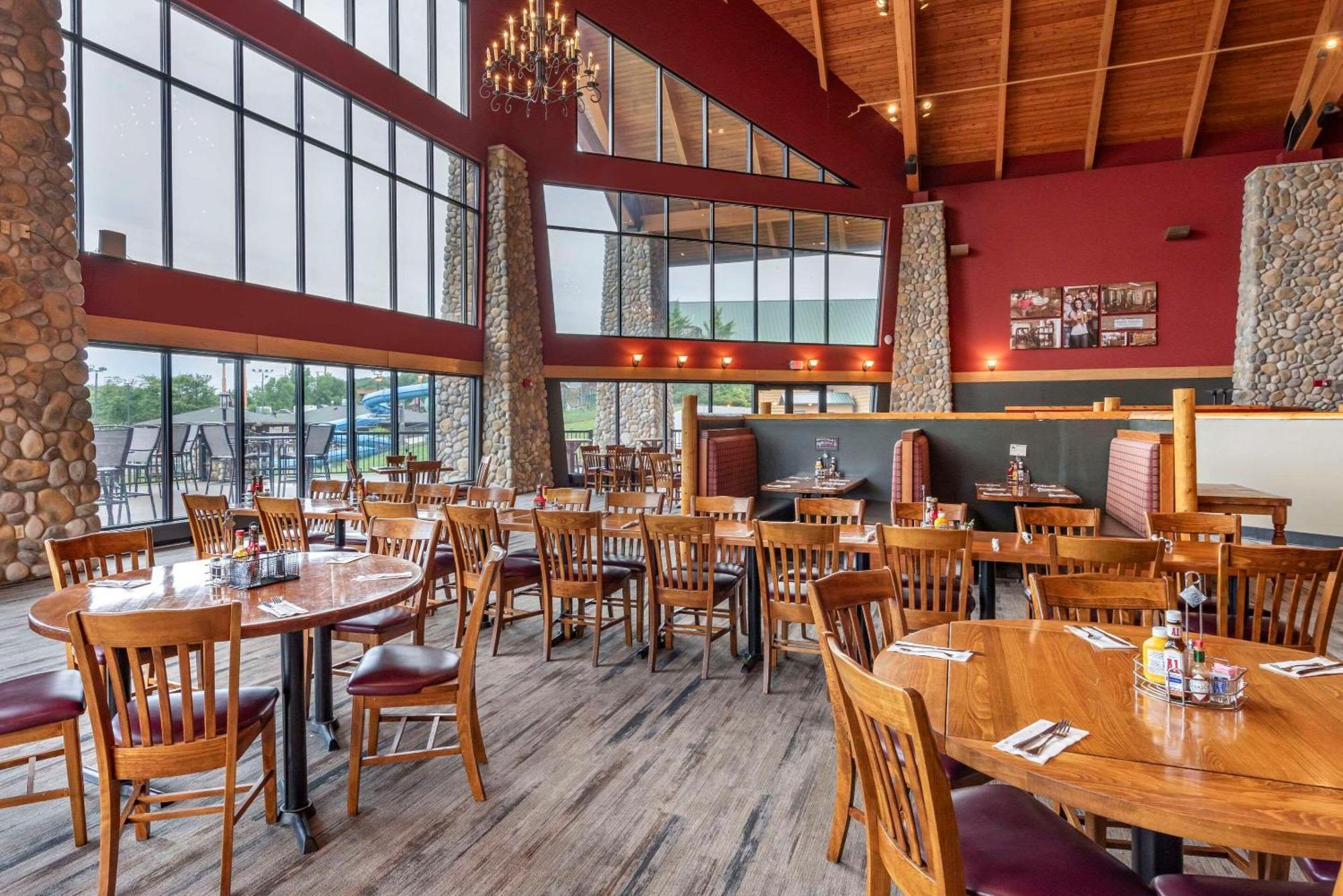Three Bears Resort Waterpark Near Tomah Ascend Collection Warrens Exterior foto