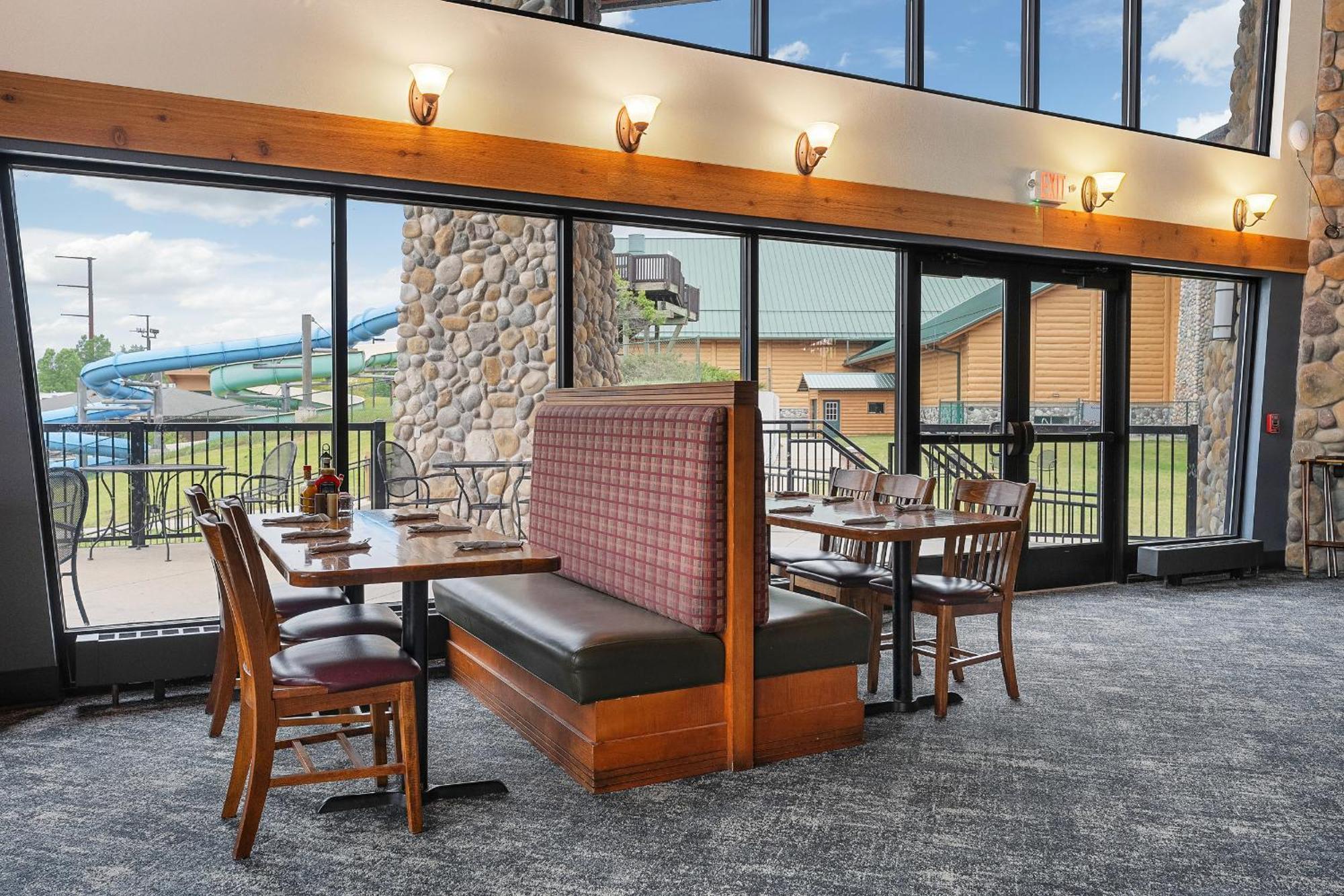 Three Bears Resort Waterpark Near Tomah Ascend Collection Warrens Exterior foto