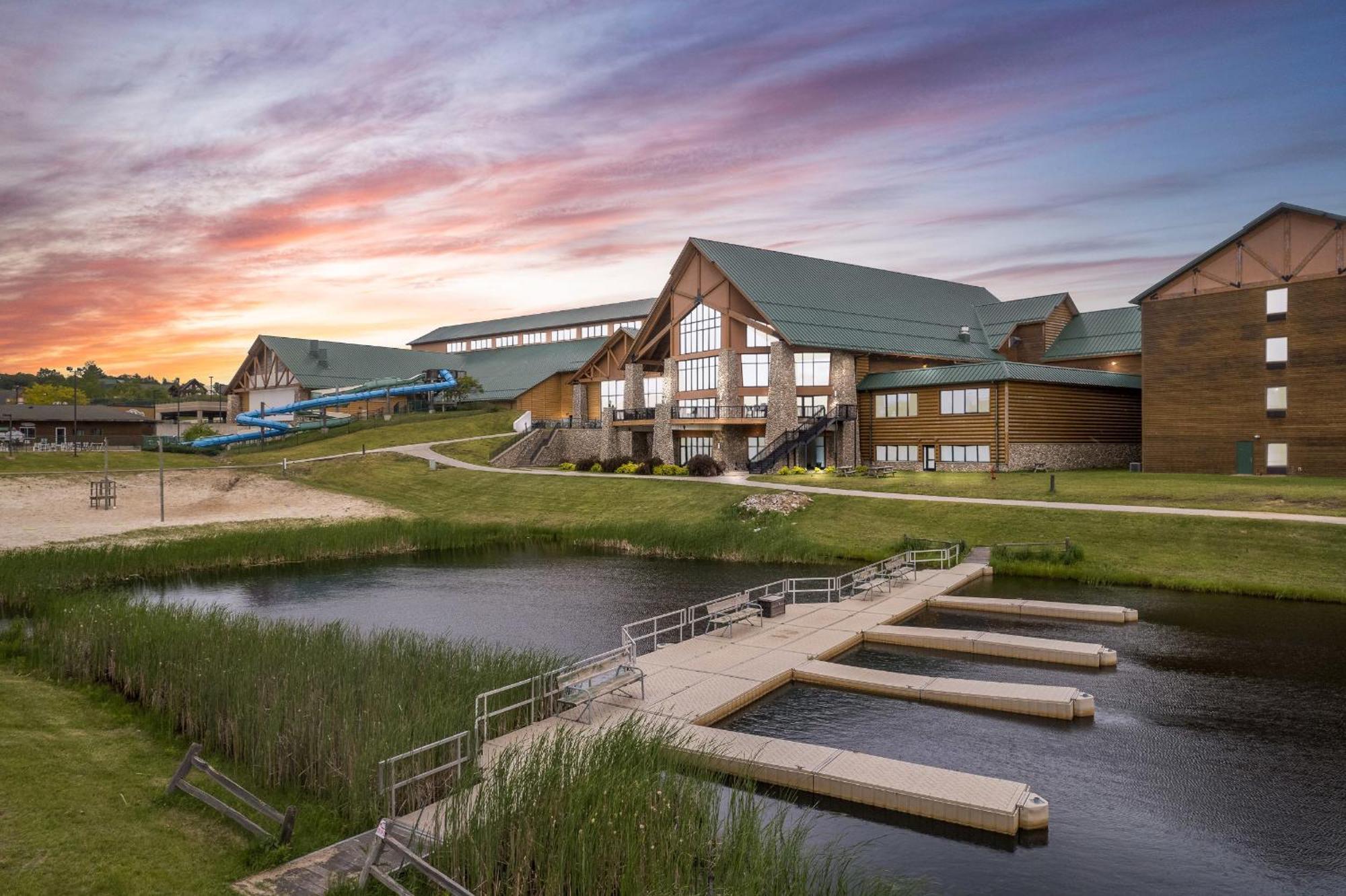 Three Bears Resort Waterpark Near Tomah Ascend Collection Warrens Exterior foto